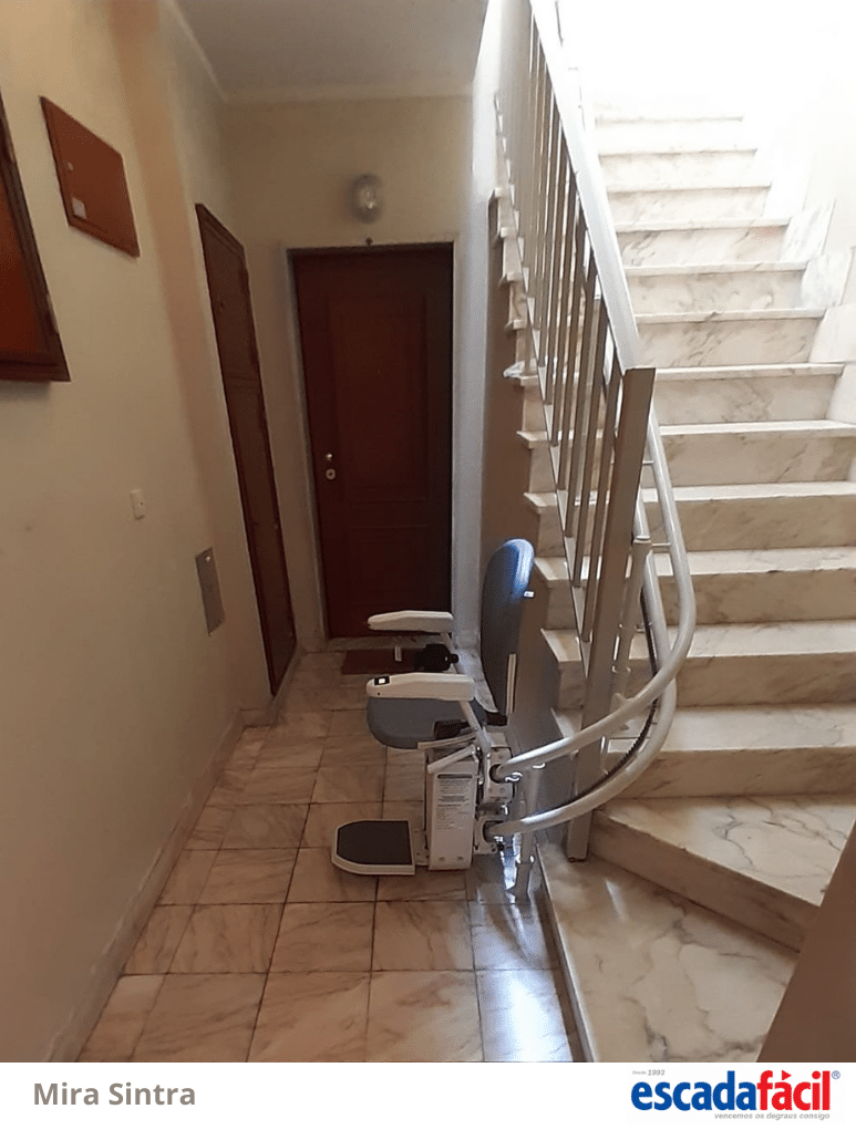 Cadeira elevador para escada curva