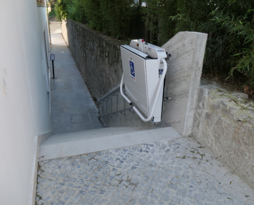 Plataforma elevatória escada recta