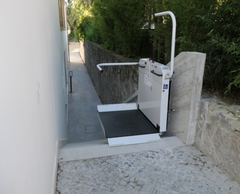 Plataforma elevatória escada recta