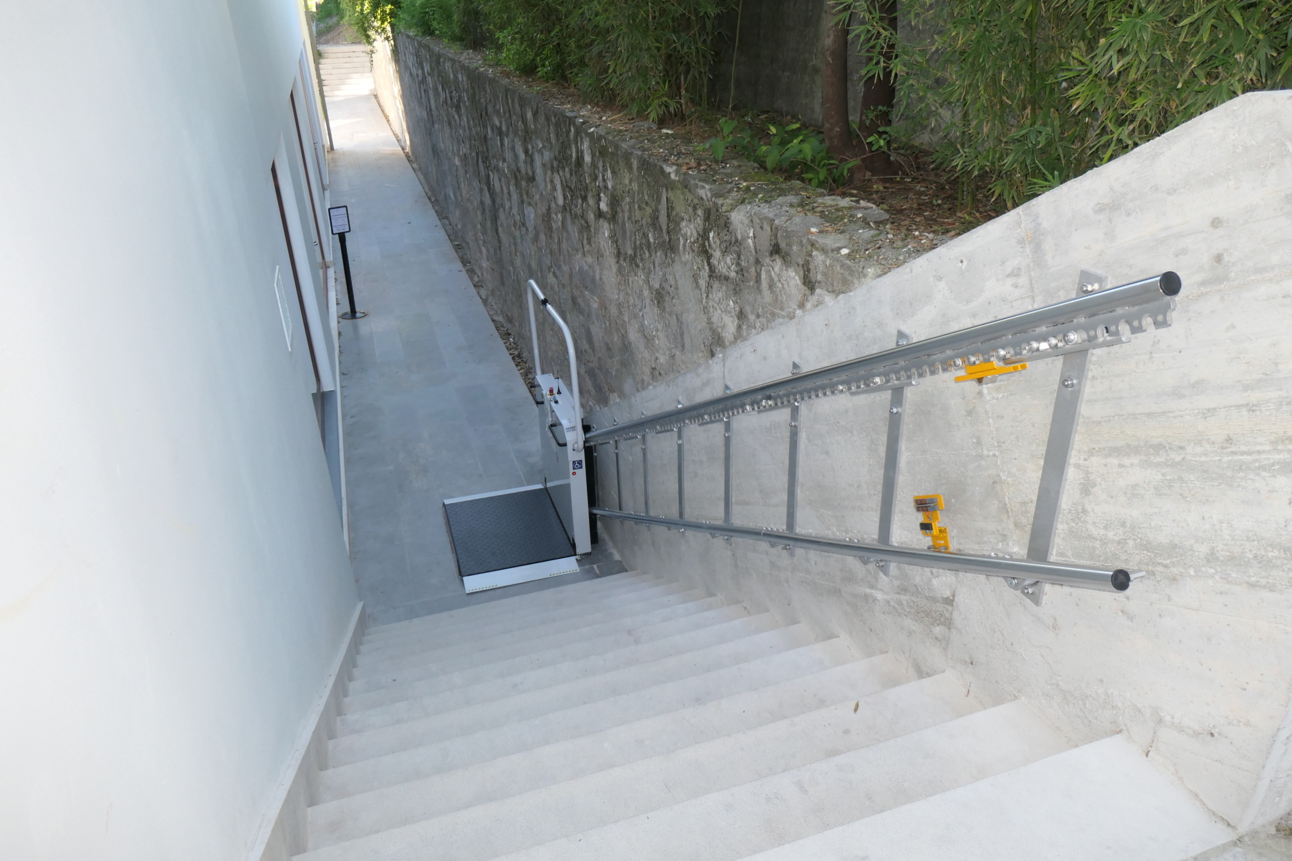 Plataforma elevatória escada recta