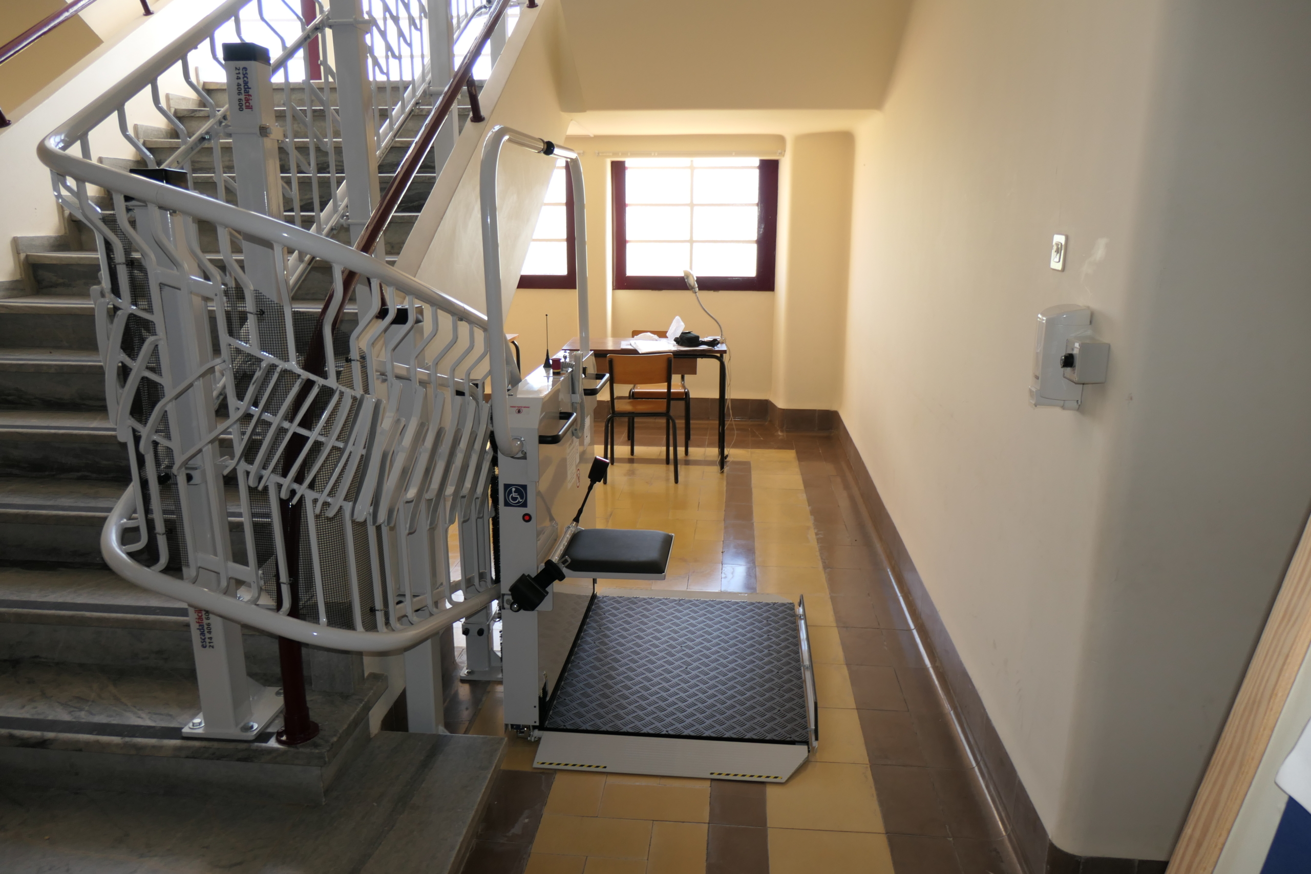 Plataforma elevador escada curva Escadafacil