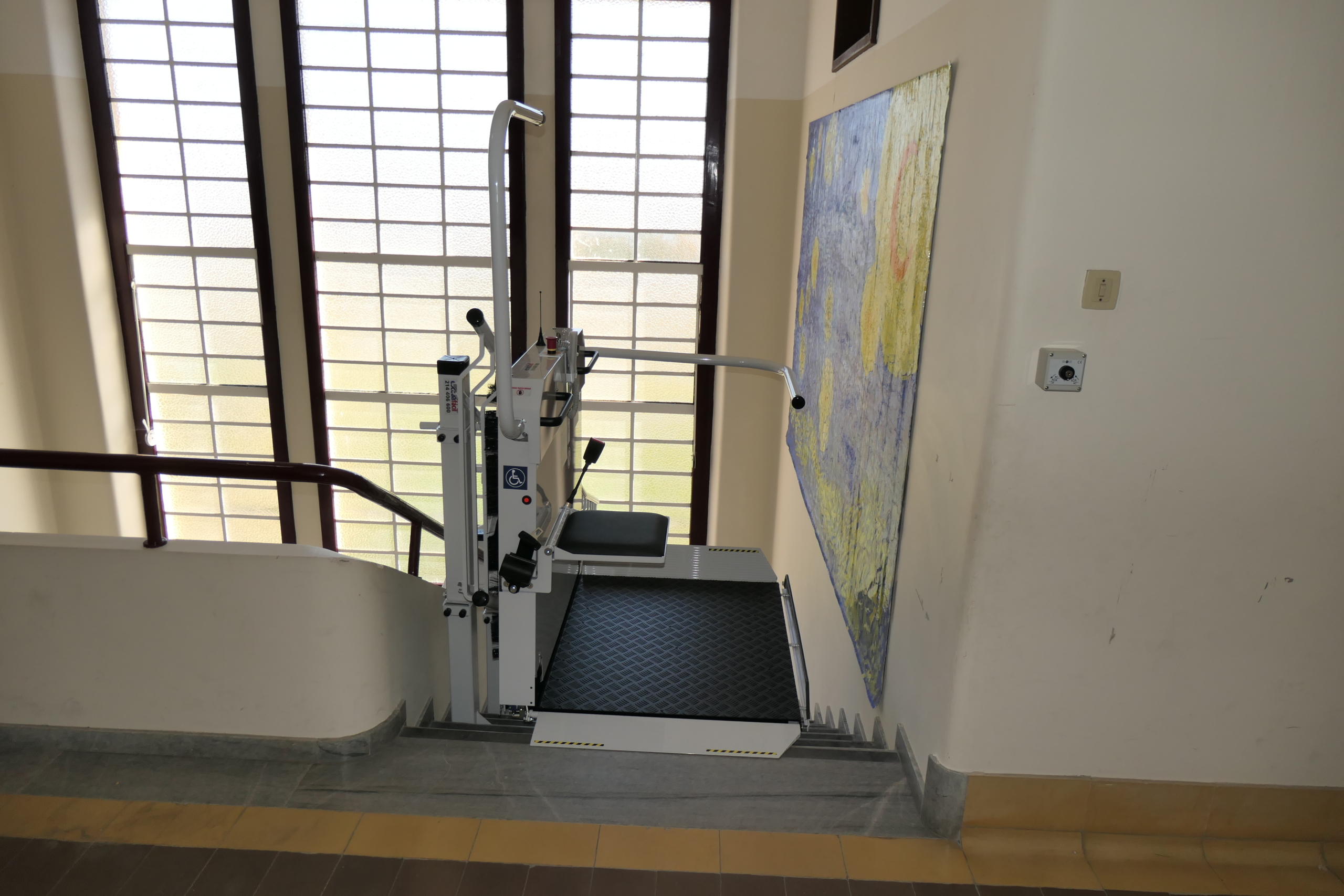 Plataforma elevador escada curva Escadafacil