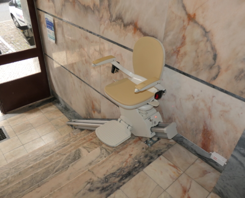 Cadeira elevador de escada sem curva. Escadafacil