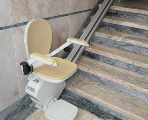 Cadeira elevador de escada sem curva. Escadafacil