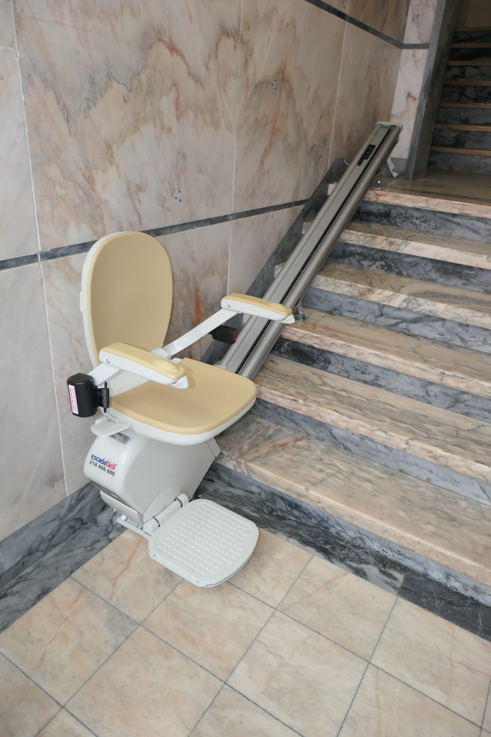 Cadeira elevador de escada sem curva. Escadafacil