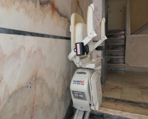 Cadeira elevador de escada sem curva. Escadafacil