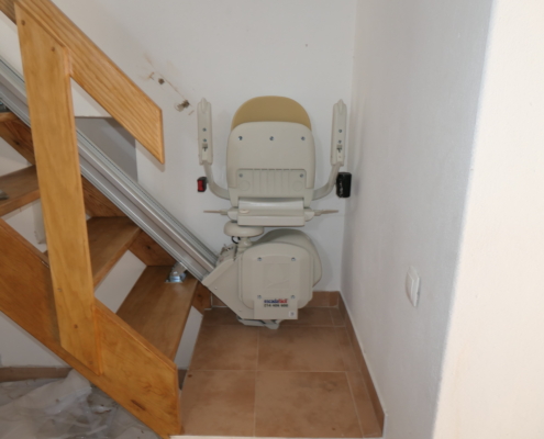 Cadeira elevador de escada sem curva. Escadafacil