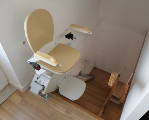 Cadeira elevador de escada sem curva. Escadafacil